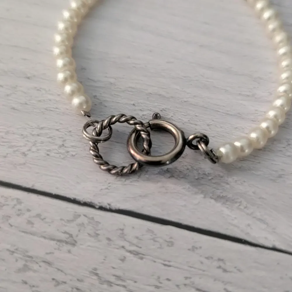 Vintage Faux Pearl Bracelet Elegant Small Understated